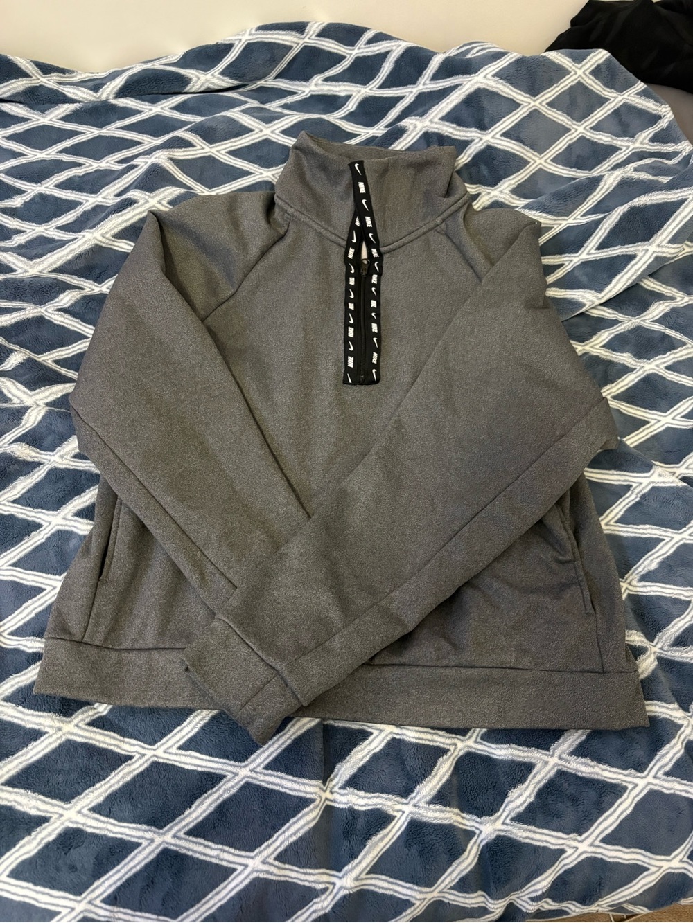 Women’s M Nike quarter zip